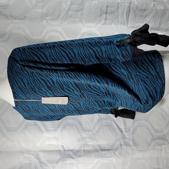 Bellambra Italian design Animal Pattern Blouse Size Medium - Picture 10 of 11